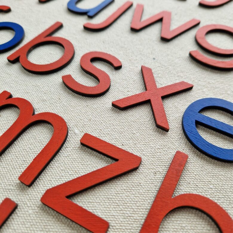 Montessori Bewegliches Alphabet – kleine gedruckte Holzbuchstaben (27 / 39 / 81 / 135 Stück)