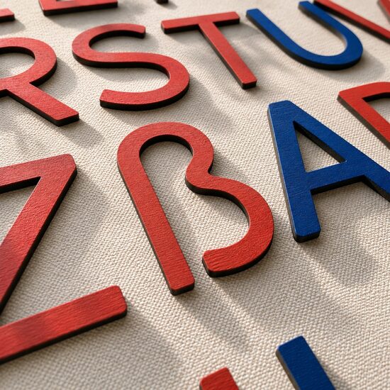 Montessori Bewegliches Alphabet – große gedruckte Holzbuchstaben (27 / 39 / 81 / 135 Stück)